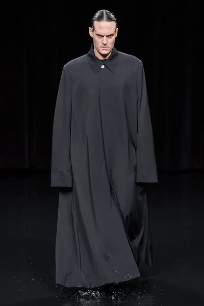 Look 10
